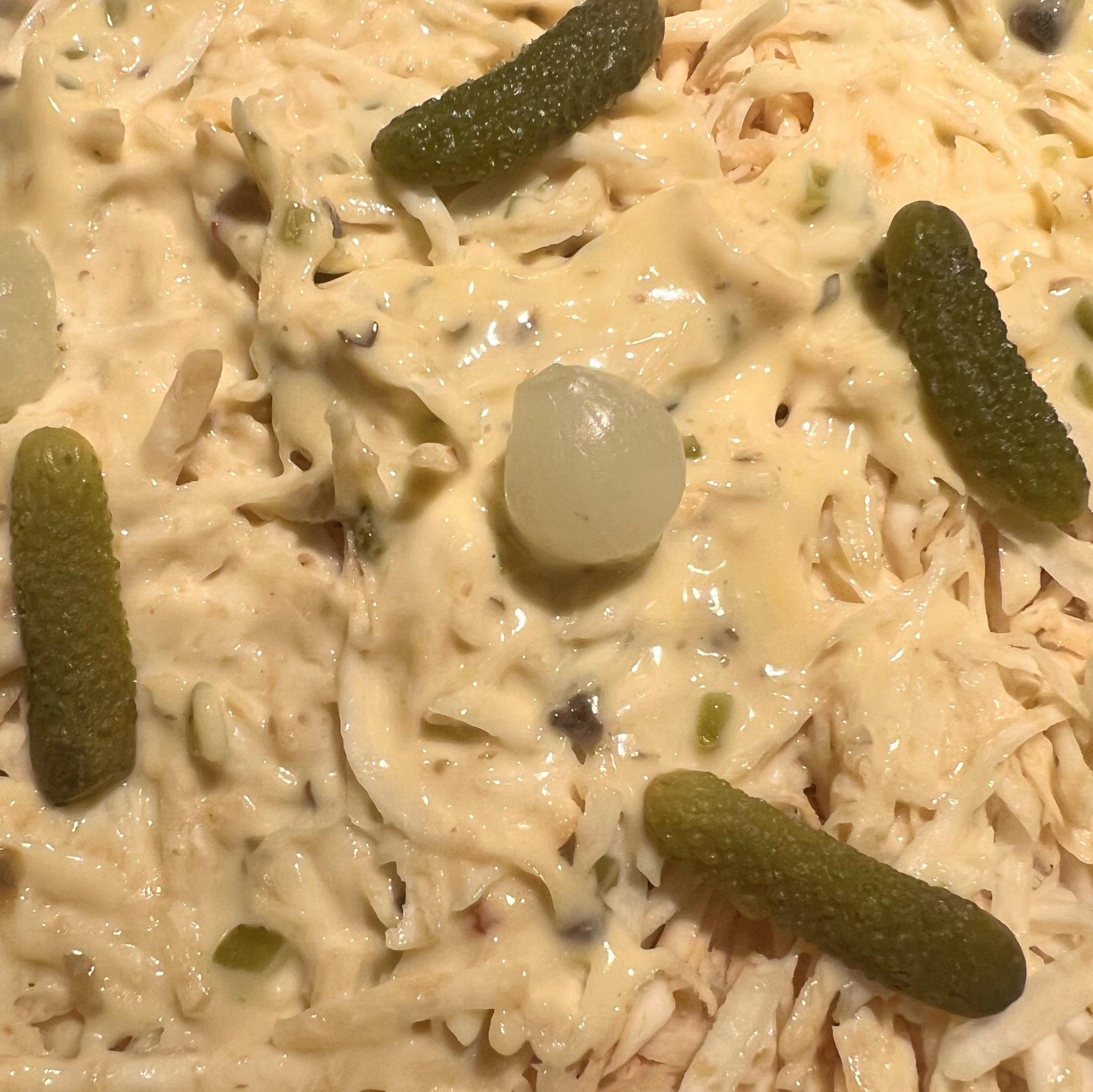 Céleri rémoulade con cetriolini e una cipollina sott’aceto